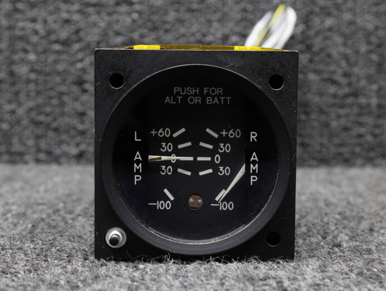 MD158 Mid-Continent Dual Ammeter Indicator, Lighted (Volts: 14 or 28) MD158 Mid-Continent Dual Ammeter Indicator, Lighted (Volts: 14 or 28)